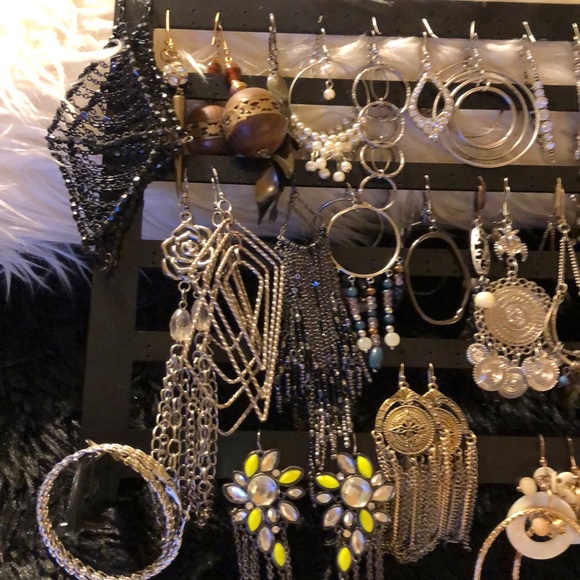 Earring Collection - Picture 2 of 6